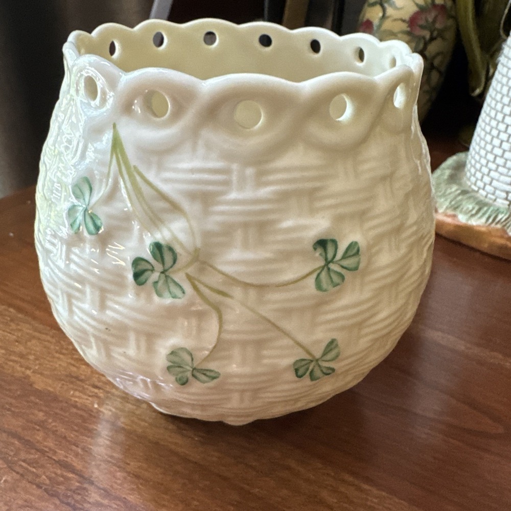 Vintage Belleek Ireland Shamrock Basketweave Vase 6th Green Mark 1965-1980 AS IS
